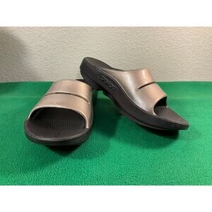 Unisex OOFOS Oomega Unisex Gold Metallic Recovery Slides Sandals Sz M4-W6 EU 37